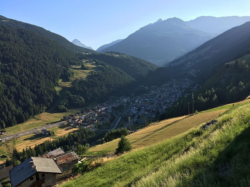 File:View over Valdidentro.jpg