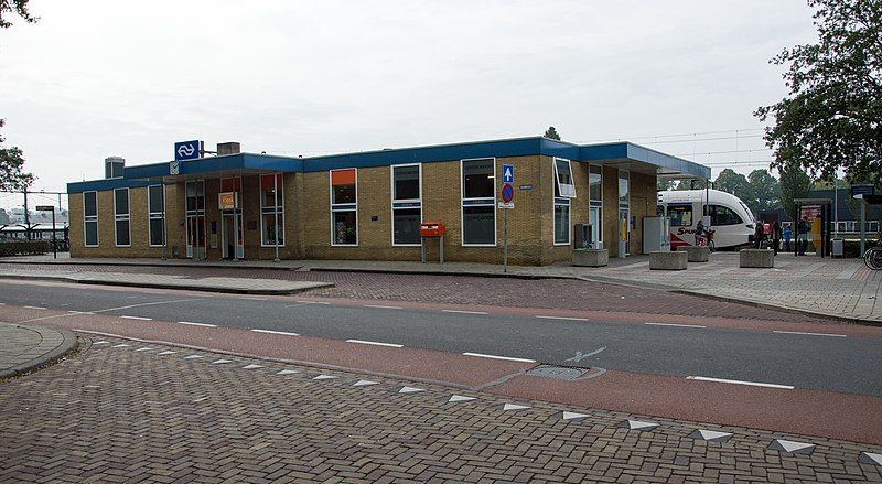 File:Zevenaar station (10101019605).jpg