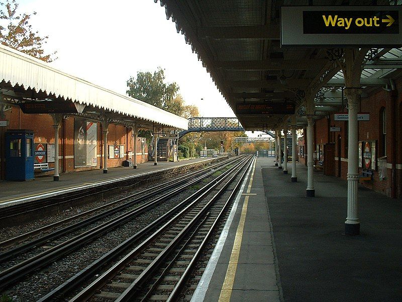 File:Barkingside stn south.JPG