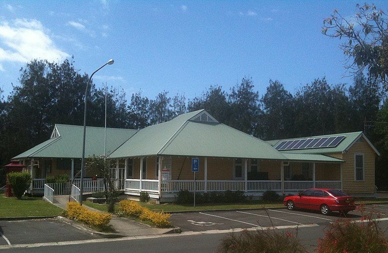 File:Batemans Bay Courthouse.jpg