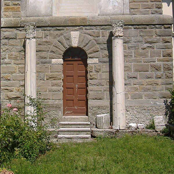 File:Colonne-antico-santuario.jpg