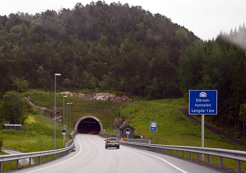 File:Eikremtunnelen2.jpg