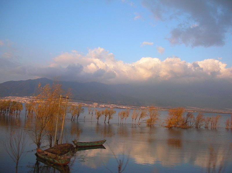 File:Erhai-lake-December-2006.JPG