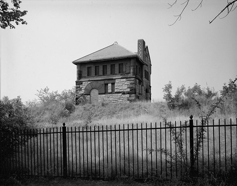 File:Fisher Hill gatehouse.jpg