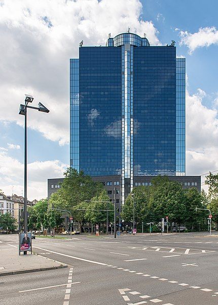 File:Frankfurt Nibelungenplatz 3.Shell-Hochhaus.20130811.jpg