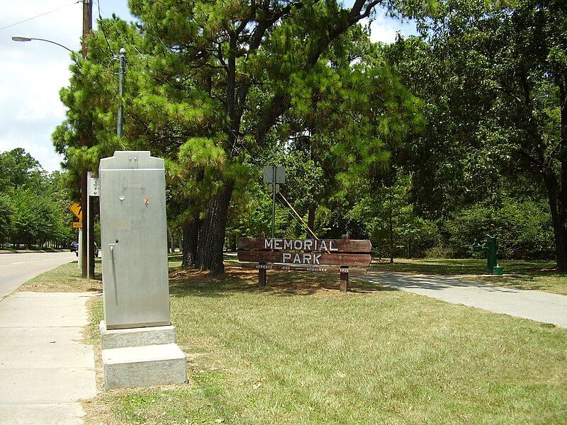 File:MemorialParkSignHoustonTX.JPG