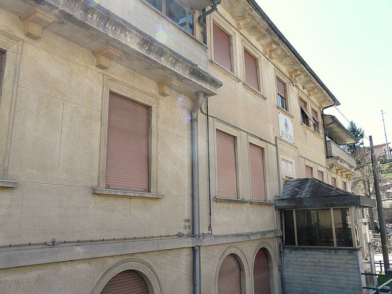 File:Montoggio-municipio.jpg