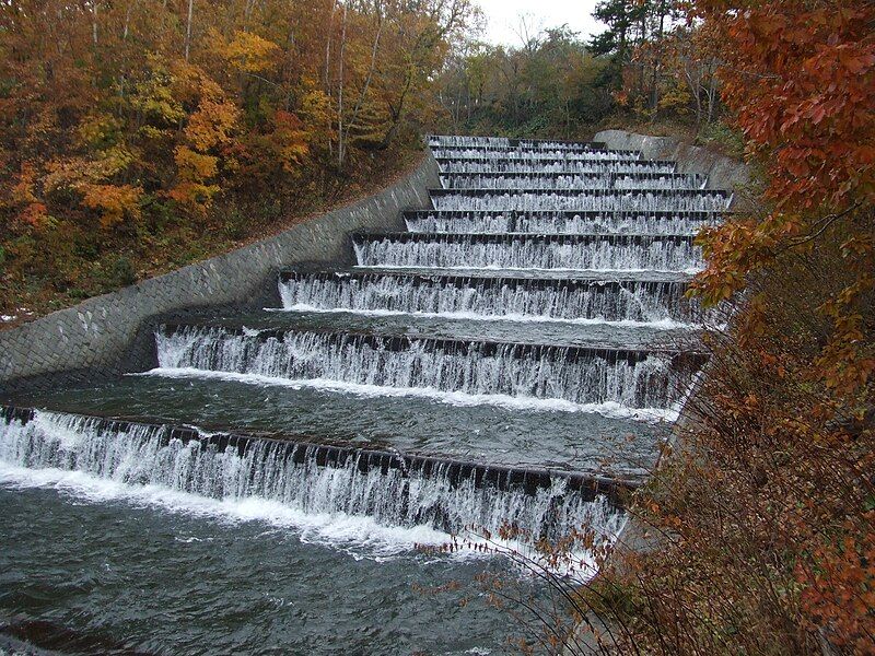 File:Okusawa dam 101031.JPG