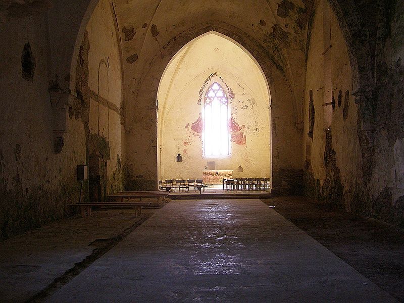 File:PoideChurchInside.jpg