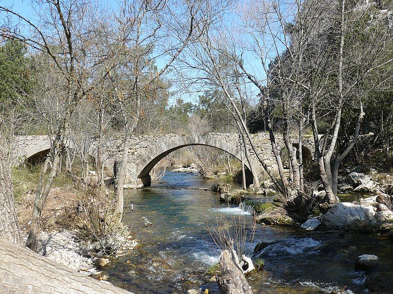 File:Pont Romain1.jpg