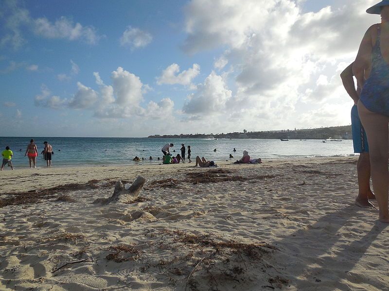 File:Rocky Cay Beach.jpg