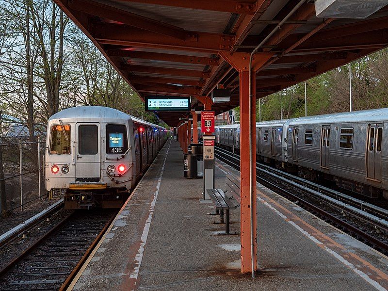 File:SIR Tottenville Station.jpg