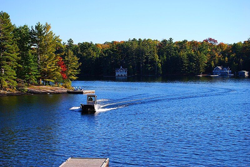 File:Service Boat.JPG