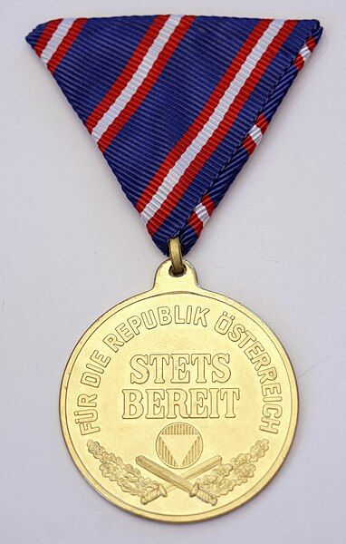 File:Wehrdienstmedaille-gold.JPG