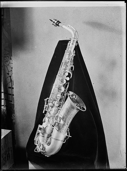 File:A saxophone (4623732410).jpg