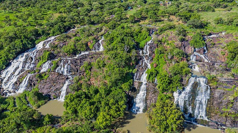 File:Aruu Falls.jpg