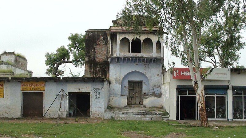 File:Barauli Fort.JPG