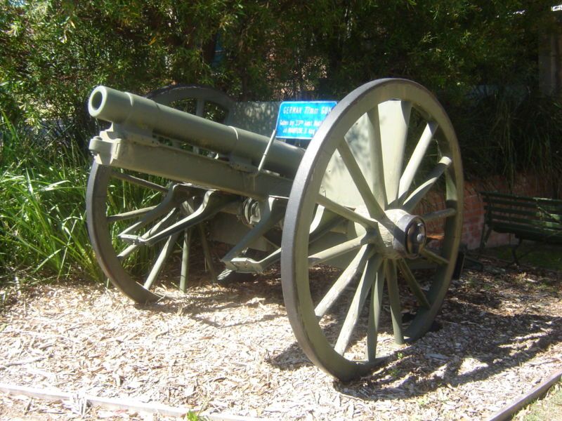 File:Capturedgermanartillery.JPG