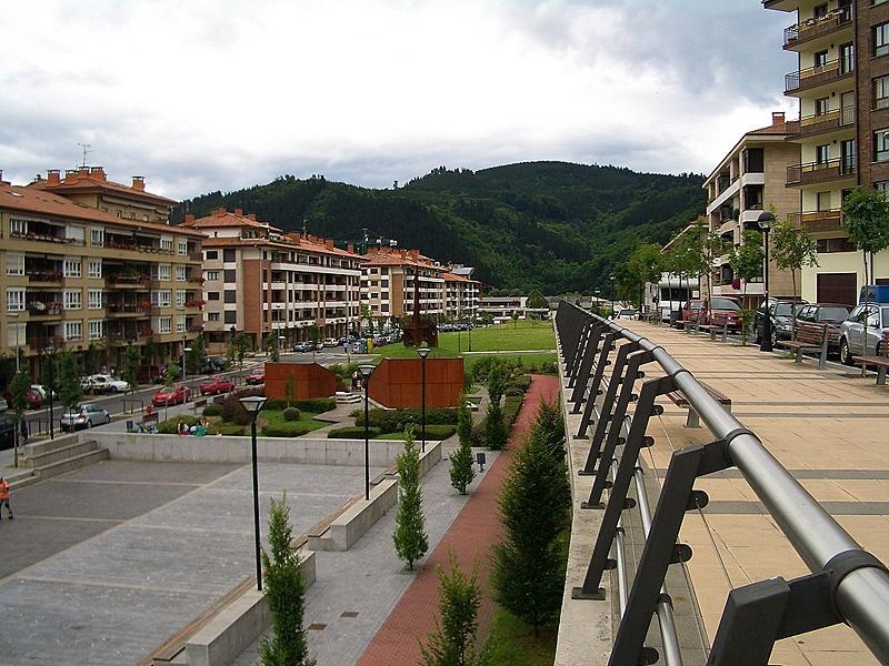 File:E4683-Azkoitia-boulevard.JPG