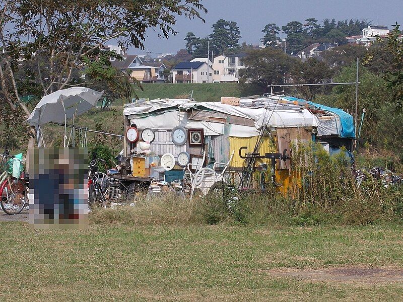 File:Hut of bohemian.jpg