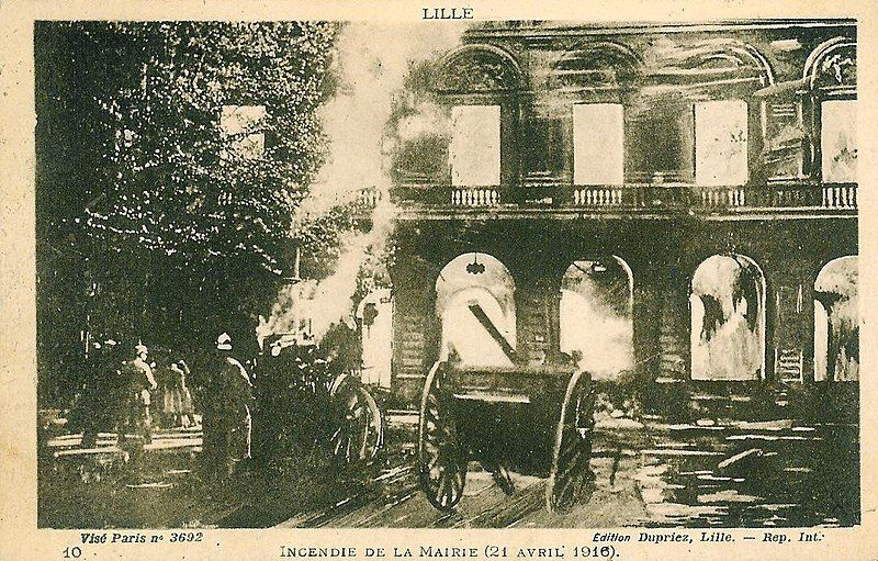 File:Incendie-mairie-Lille-1916..jpg