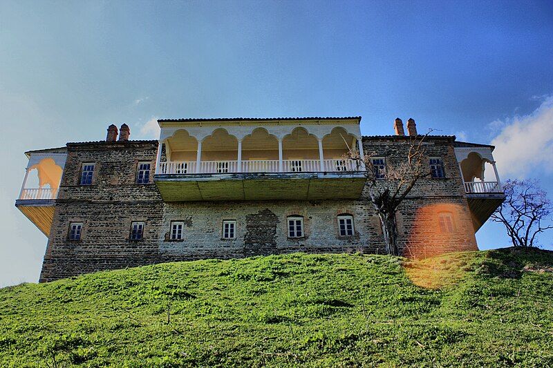 File:Lamiskana Orbeliani castle.jpg