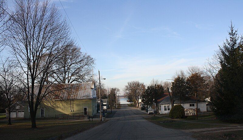 File:MarquetteDowntownWisconsin.jpg