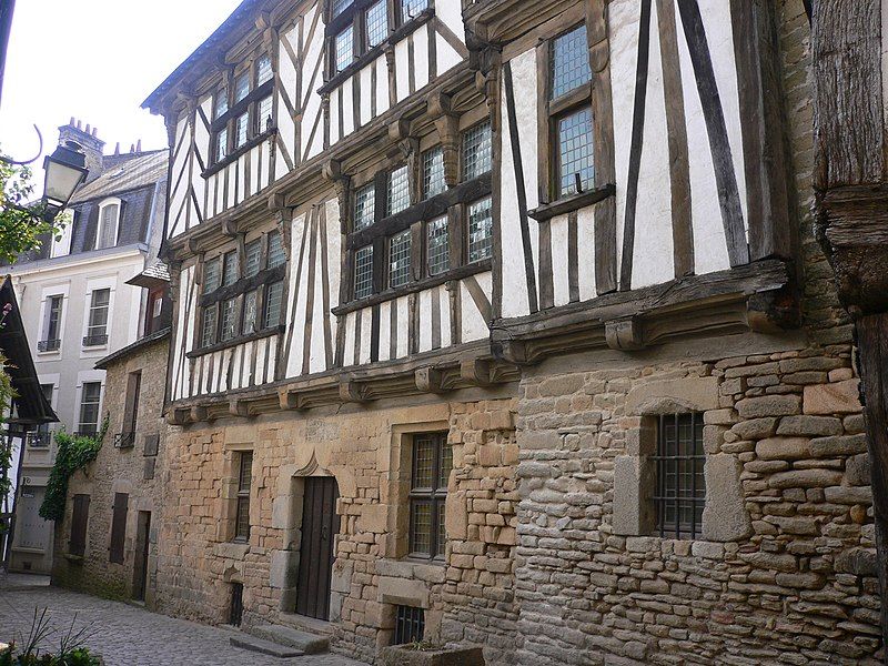 File:Quimperlé maison archers.JPG