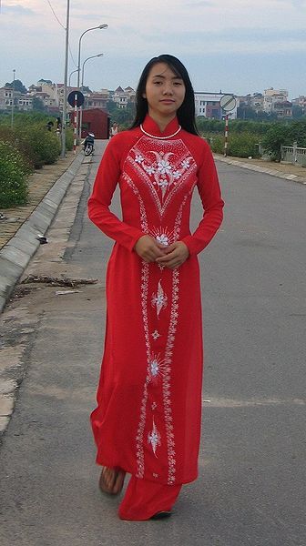 File:Red Ao dai.JPG