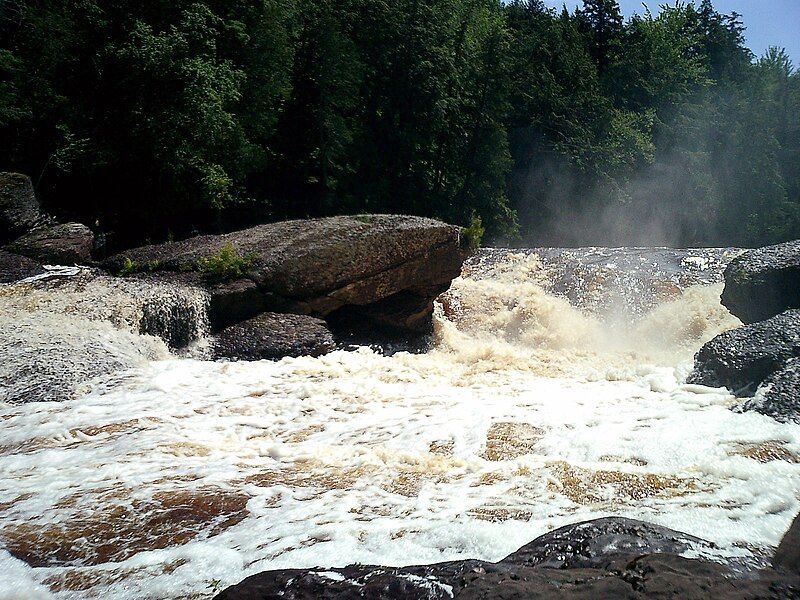 File:Sandstone Falls.jpg