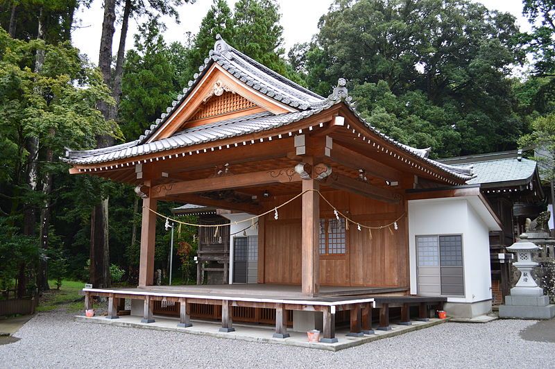 File:Sasamuta-jinja kaguraden.JPG