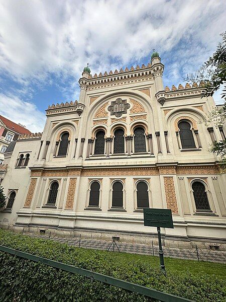 File:Spanish Synagogue (Prague).jpg