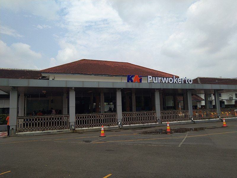 File:Stasiun Purwokerto.jpg