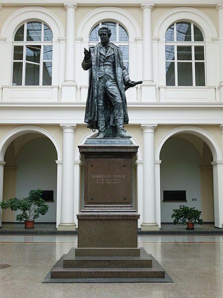 File:Thaerdenkmal.JPG