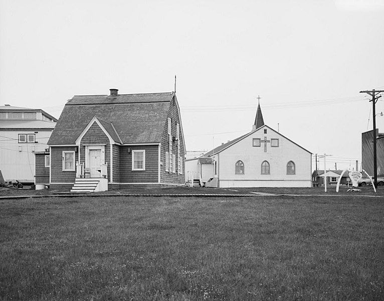 File:Utkeagvik Church Manse.jpg