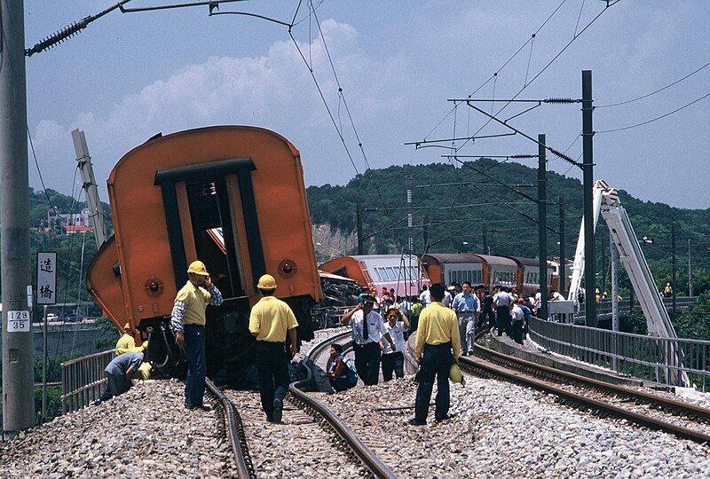 File:台鐵造橋火車對撞事故.jpg