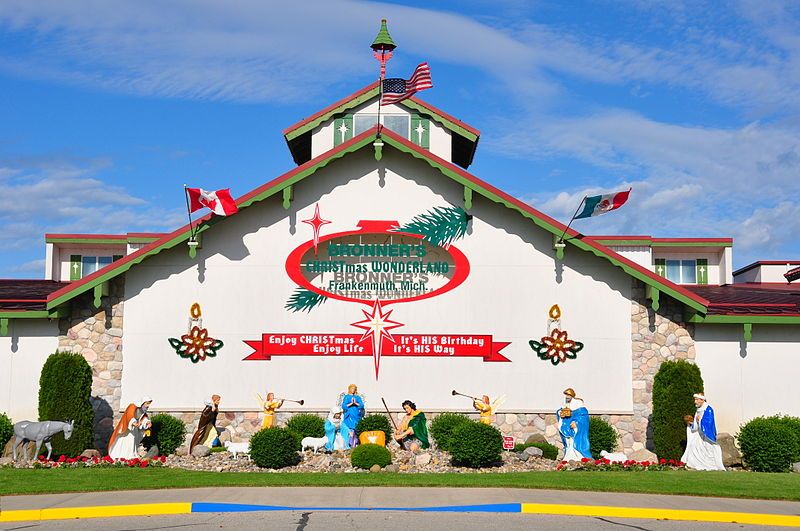 File:Bronner's Christmas Wonderland.JPG