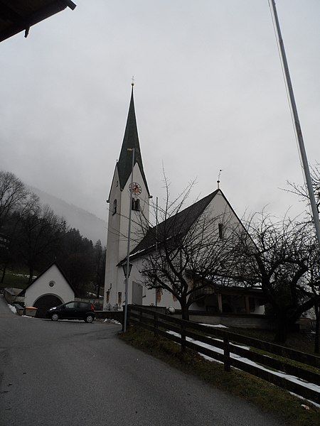 File:Bruck-am-Ziller-Kirche.JPG