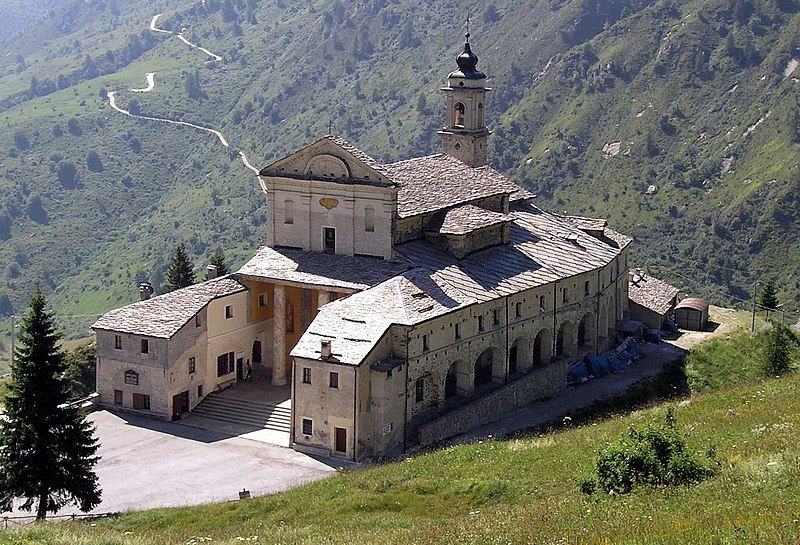 File:Castelmagno-Santuario.jpg