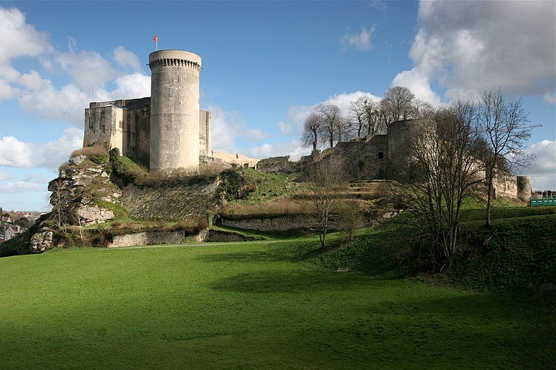 File:Chateau-falaise-calvados.jpg