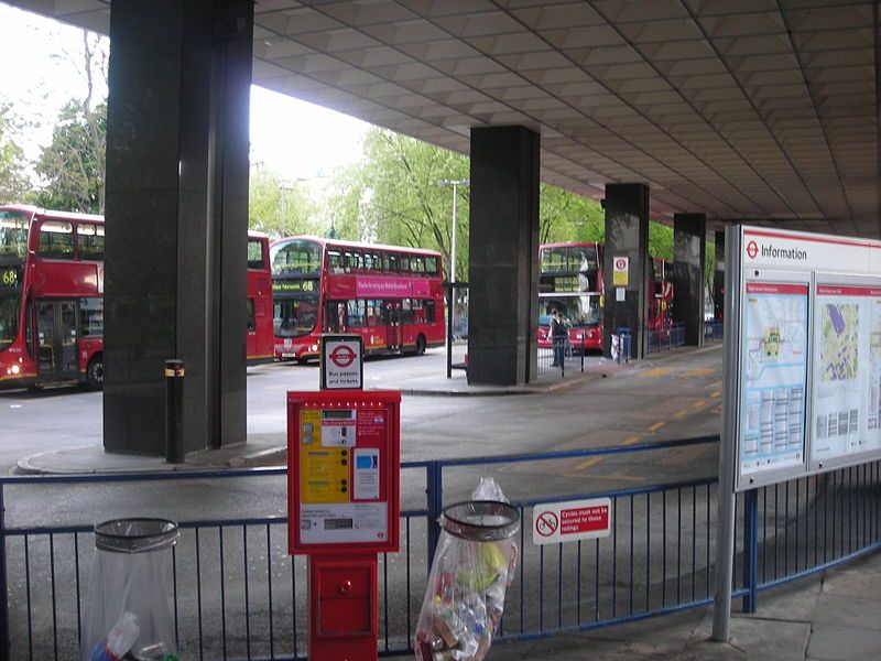 File:Eustonbusstation 707.JPG