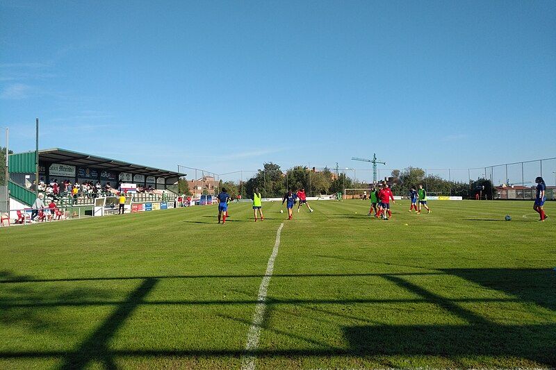 File:Gijón FF match.jpg