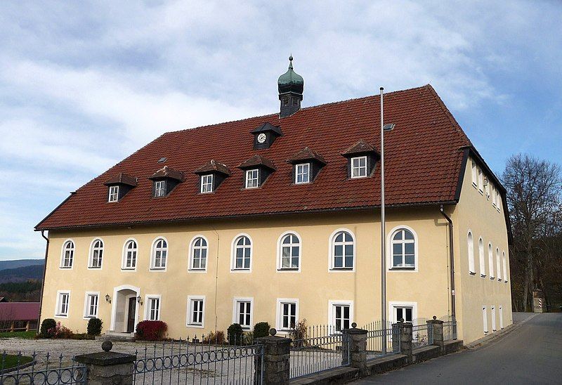 File:Herrenhaus Oberfrauenau.JPG