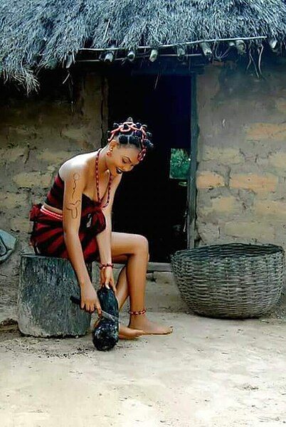 File:Idoma girl.jpg