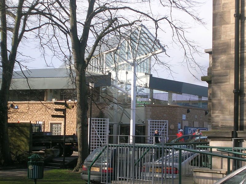 File:Kirkcaldy railway station.jpg