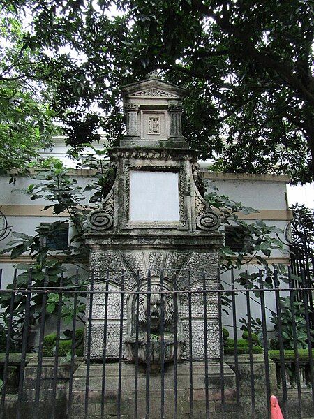 File:McDonell Fountain Kolkata.jpg