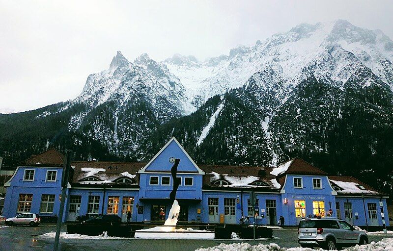 File:Mittenwald Station Building.jpg