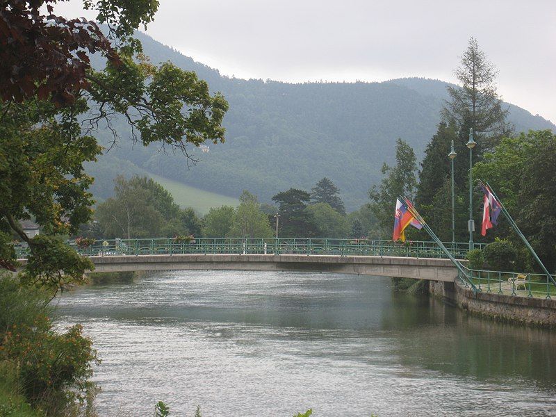 File:Payerbach, Strassenbruecke.jpg