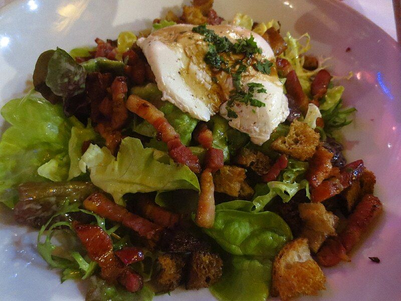 File:Salade lyonnaise.JPG