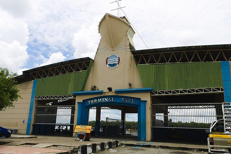 File:Sarikei wharf terminal.jpg